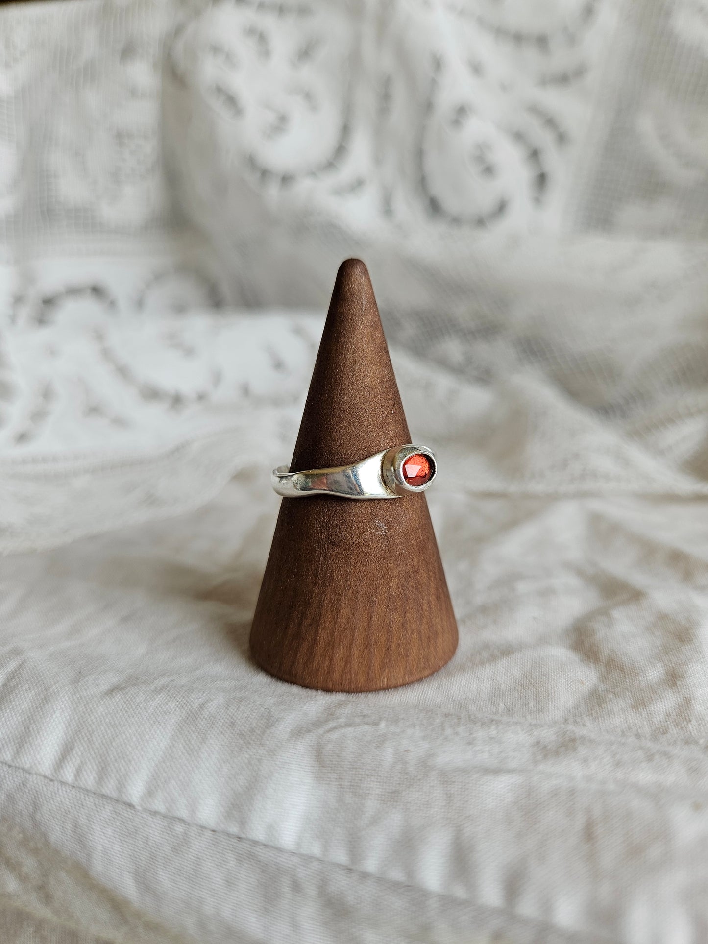 SECONDS garnet ring - 99.9 Fine silver