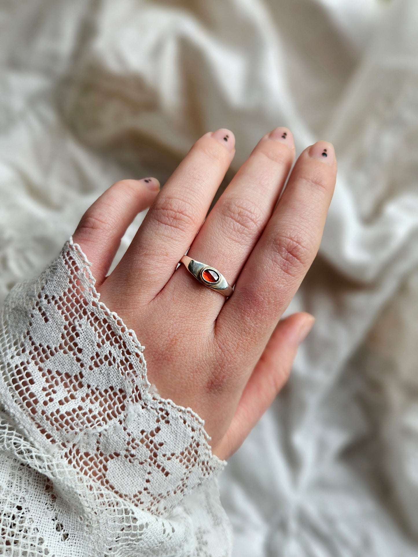 SECONDS garnet ring - 99.9 Fine silver