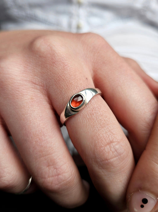 SECONDS garnet ring - 99.9 Fine silver