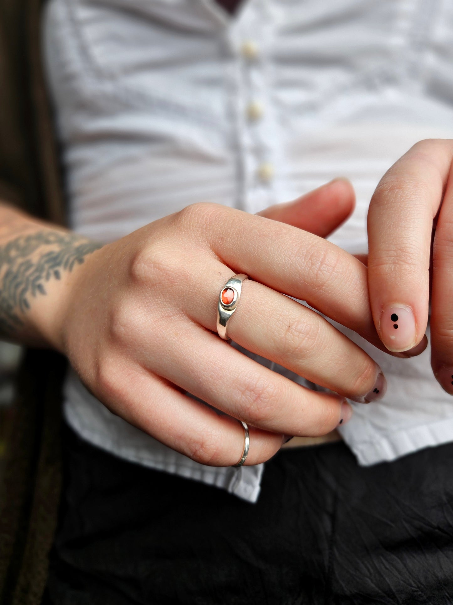 SECONDS garnet ring - 99.9 Fine silver