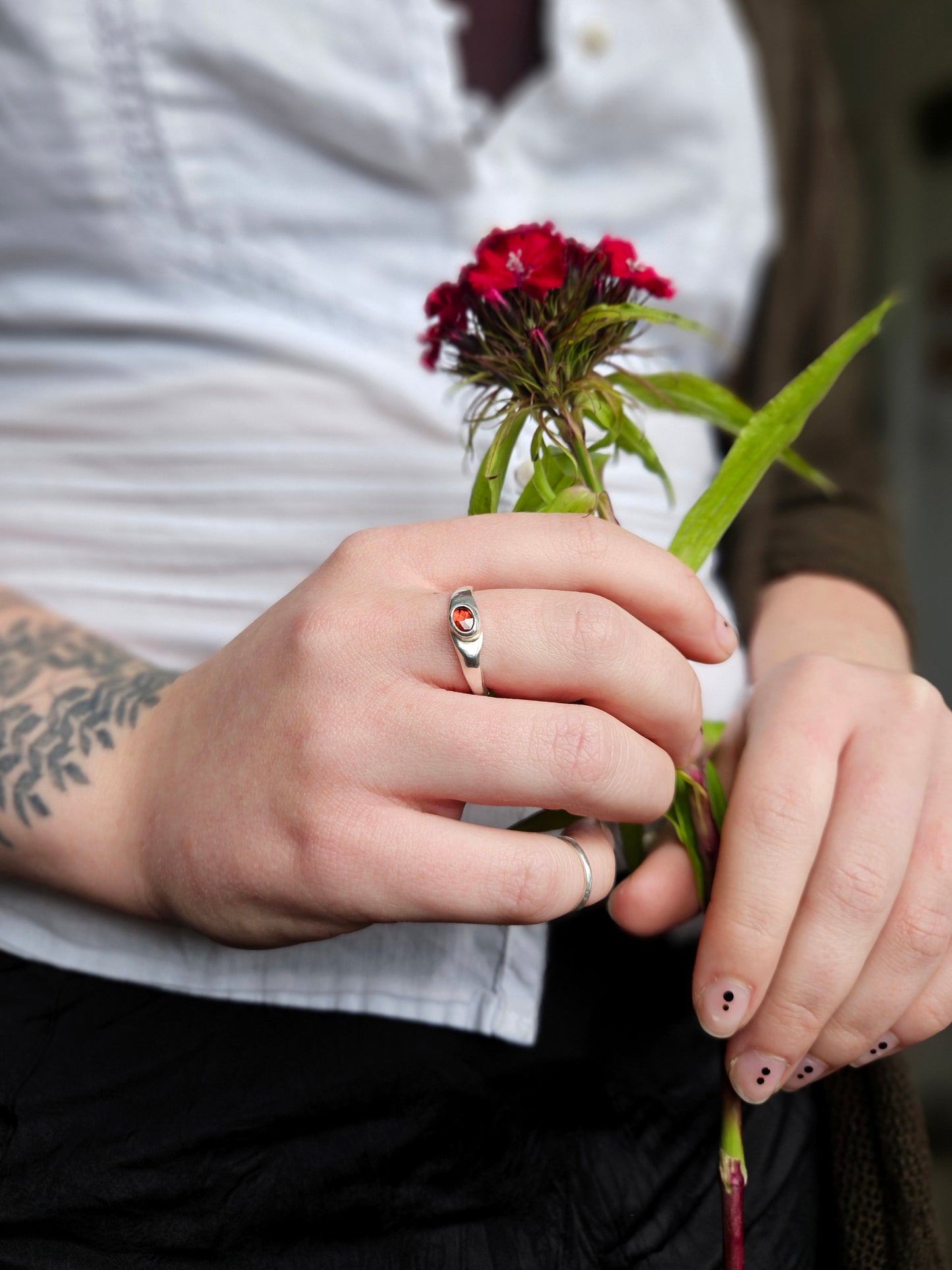 SECONDS garnet ring - 99.9 Fine silver
